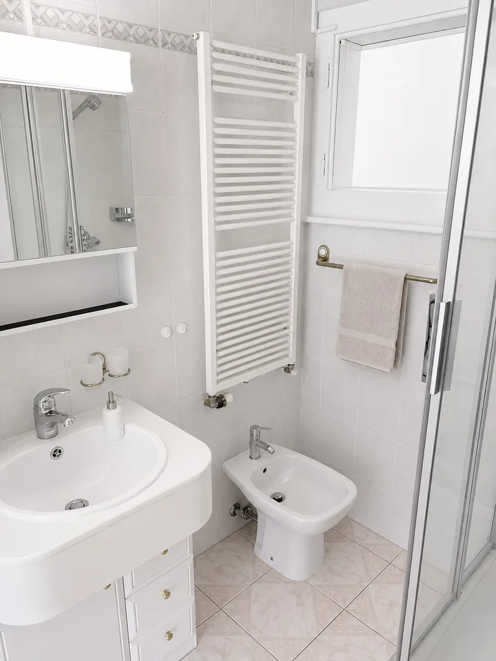 Maison individuelle 7 pièces rénovée avec jardin – Chambésy – Disponible immédiatement