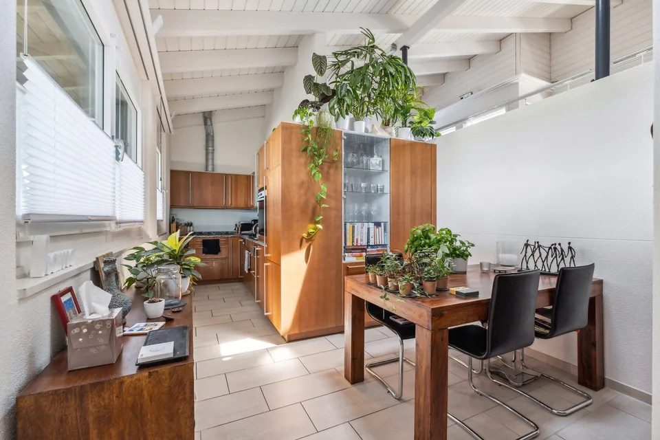 Heimelige, helle und zentrale Maisonette- Attika Wohnung