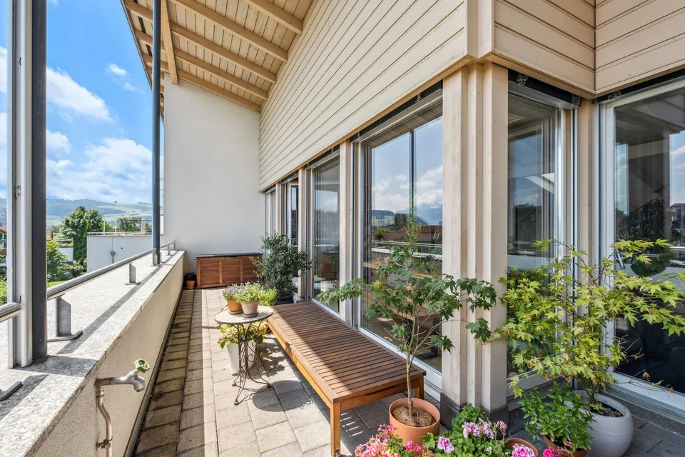 Heimelige, helle und zentrale Maisonette- Attika Wohnung