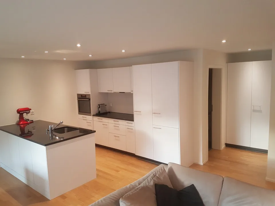 3.5-Zimmer-Wohnung mit grossem Wohnbereich, 2 Nasszellen und Balkon