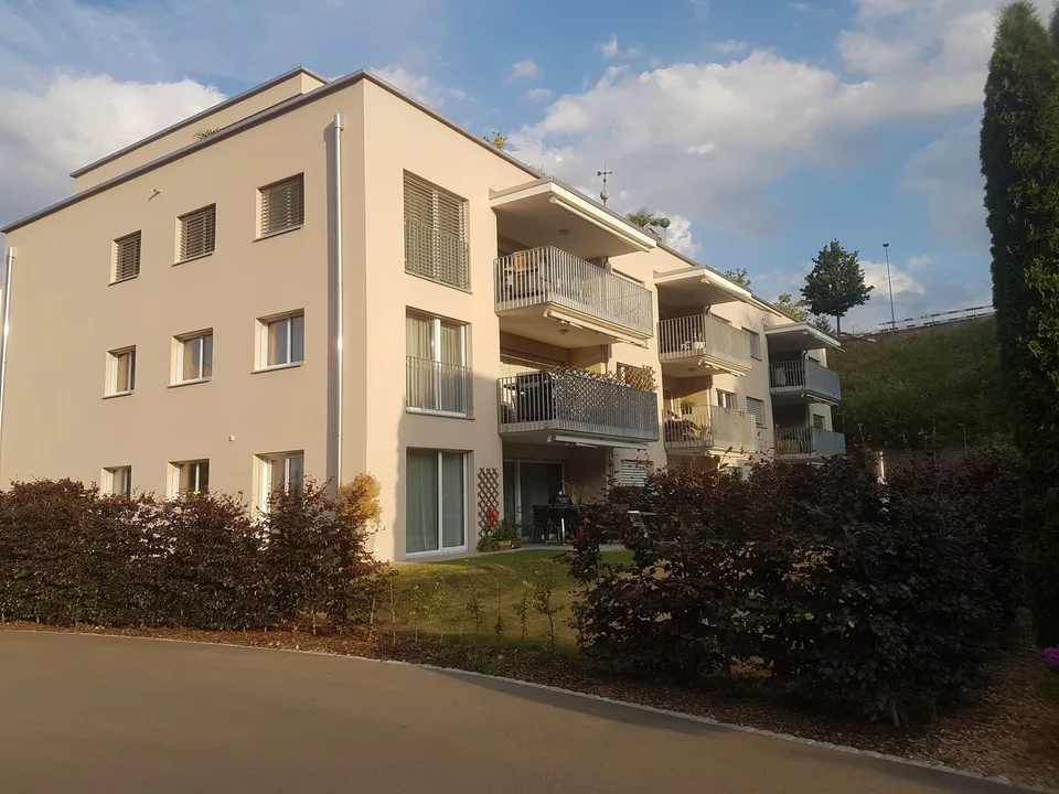 3.5-Zimmer-Wohnung mit grossem Wohnbereich, 2 Nasszellen und Balkon