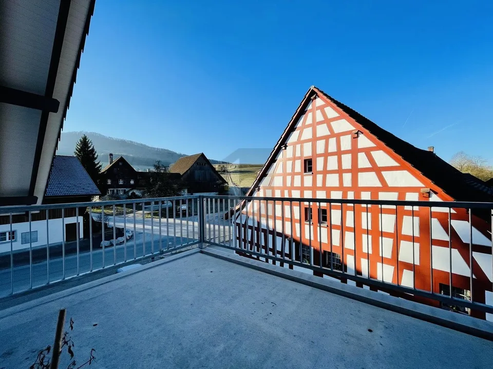 CHARMANT, GROSSZÜGIG UND MIT GALERIE