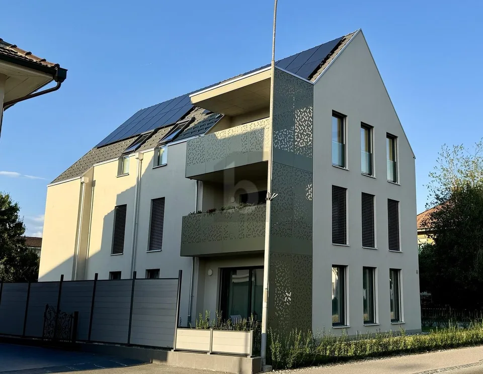LICHTDURCHFLUTET UND MODERN ZUM ERSTBEZUG
