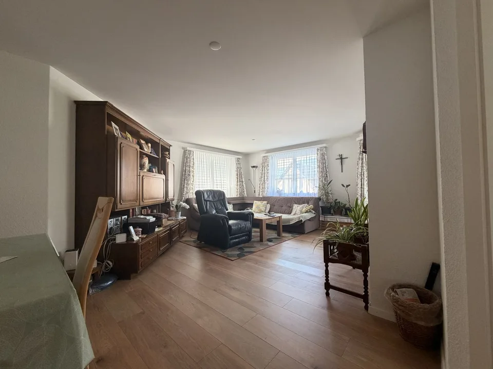 Tolle 4.5 Z. Wohnung an ruhiger Lage