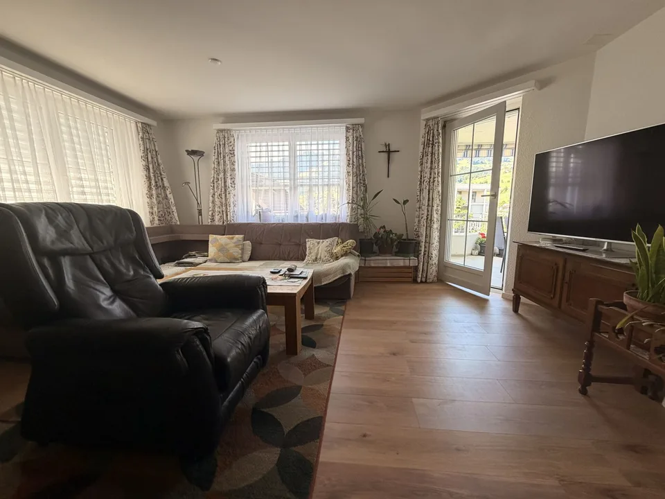 Tolle 4.5 Z. Wohnung an ruhiger Lage