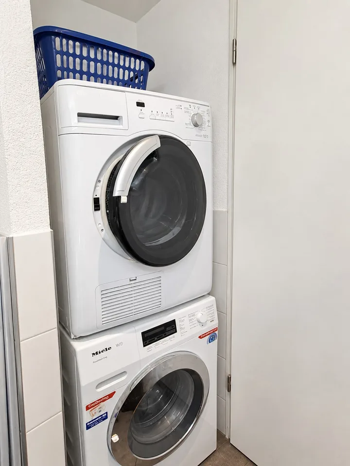 Moderne 4.5-Zimmer-Wohnung mit Wintergarten, Waschturm – Mietzins inkl. 2 Parkplätzen
