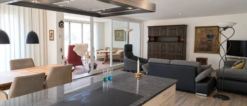 Moderne 4.5-Zimmer-Wohnung mit Wintergarten, Waschturm – Mietzins inkl. 2 Parkplätzen