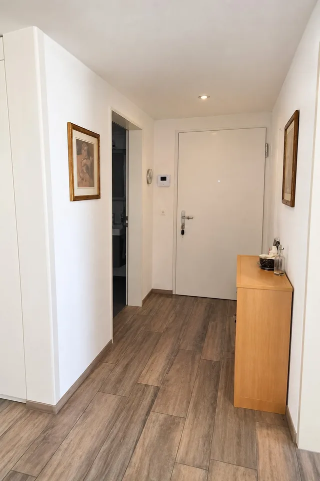 Moderne 4.5-Zimmer-Wohnung mit Wintergarten, Waschturm – Mietzins inkl. 2 Parkplätzen