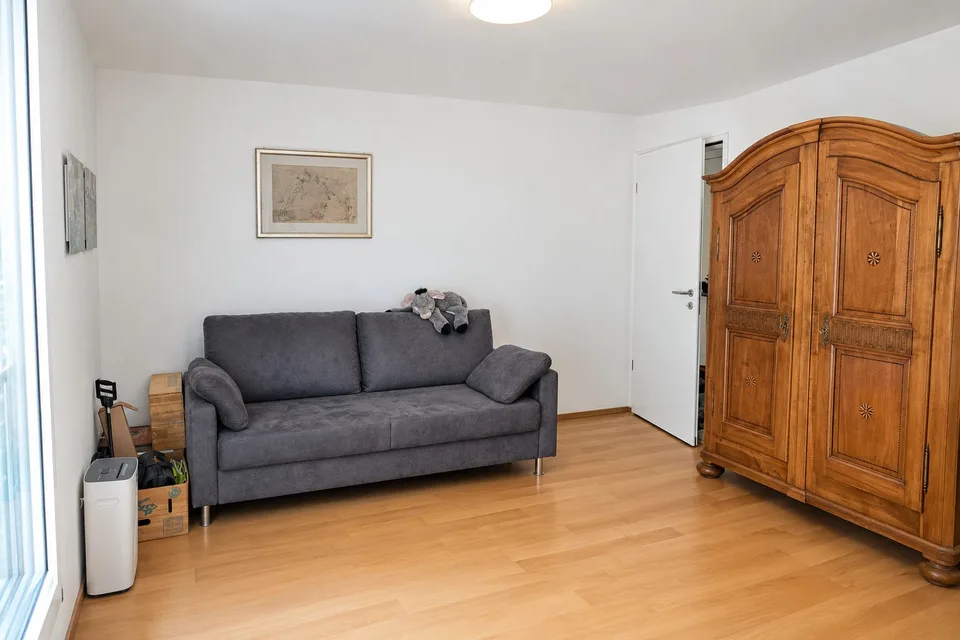 Moderne 4.5-Zimmer-Wohnung mit Wintergarten, Waschturm – Mietzins inkl. 2 Parkplätzen
