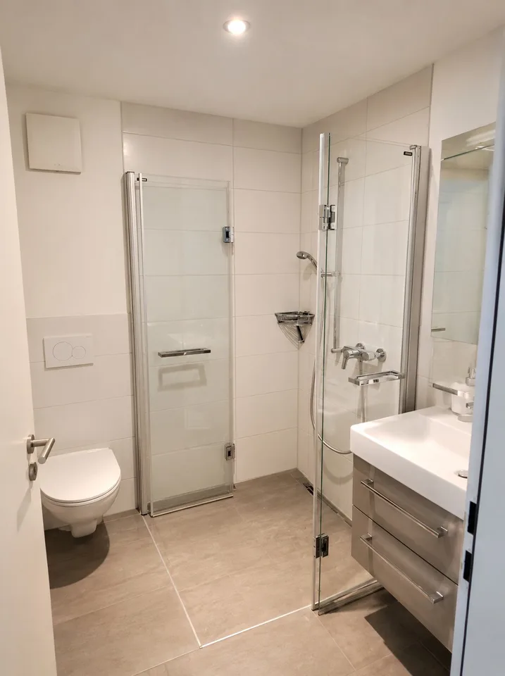 Moderne 4.5-Zimmer-Wohnung mit Wintergarten, Waschturm – Mietzins inkl. 2 Parkplätzen