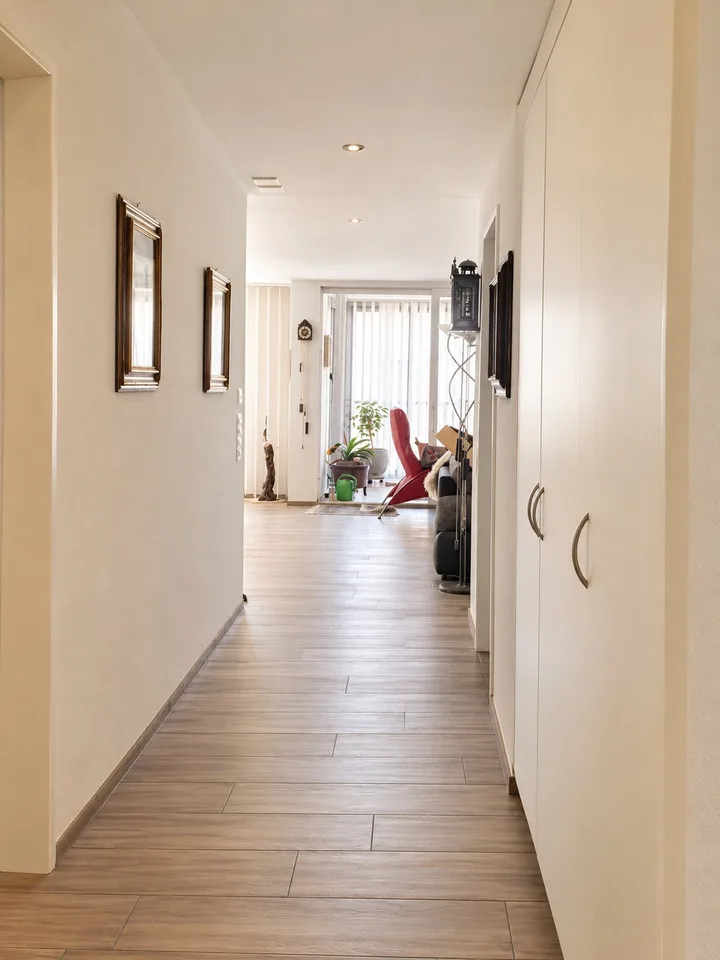 Moderne 4.5-Zimmer-Wohnung mit Wintergarten, Waschturm – Mietzins inkl. 2 Parkplätzen