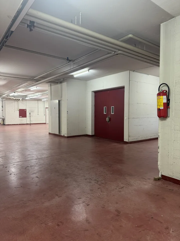 Grosszügige Lagerflächen an strategischer Lage – photo 7 of 11
