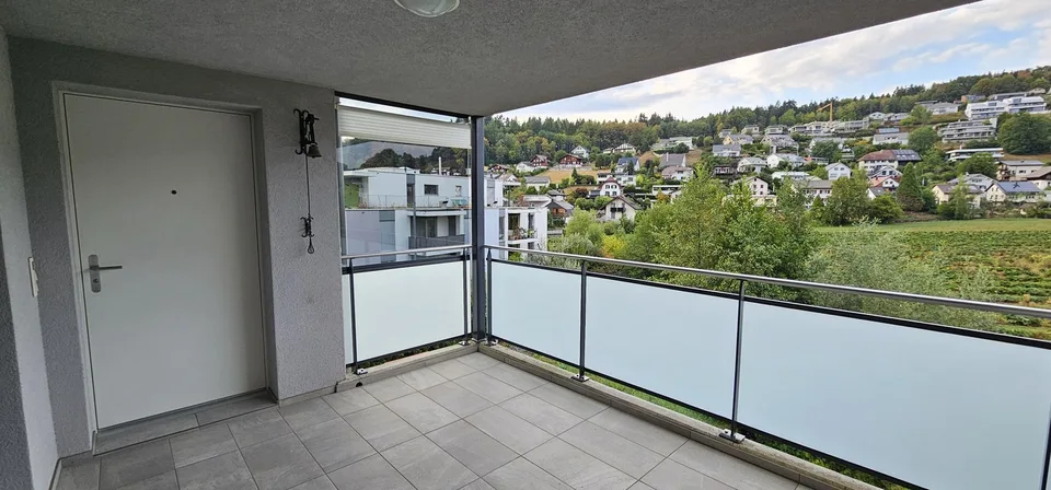 Grosszügige 4.5-Zimmer-Wohnung mit gedecktem Balkon und herrlicher Aussicht in Zofingen