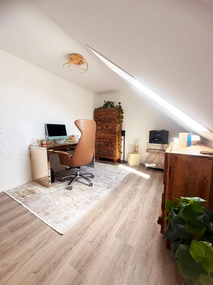 AUSSERGEWÖHNLICHE MAISONETTEWOHNUNG MIT AUSSICHT IM DORFHERZEN