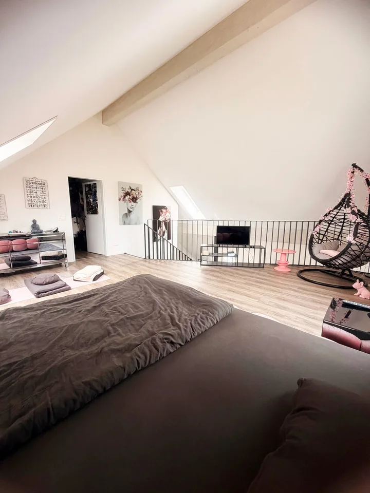 AUSSERGEWÖHNLICHE MAISONETTEWOHNUNG MIT AUSSICHT IM DORFHERZEN