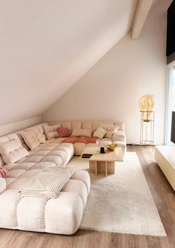 AUSSERGEWÖHNLICHE MAISONETTEWOHNUNG MIT AUSSICHT IM DORFHERZEN