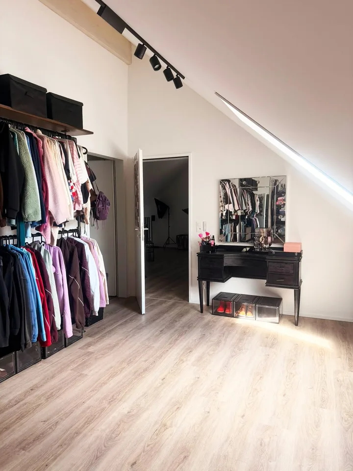 AUSSERGEWÖHNLICHE MAISONETTEWOHNUNG MIT AUSSICHT IM DORFHERZEN