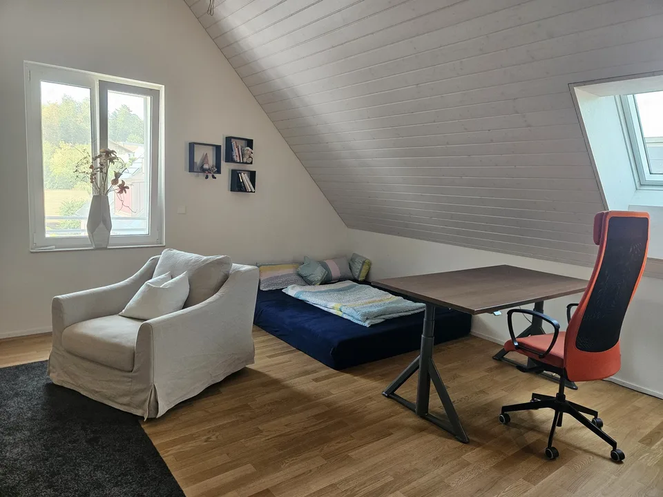 Ruhiges Zimmer auf eigener Etage zu vermieten