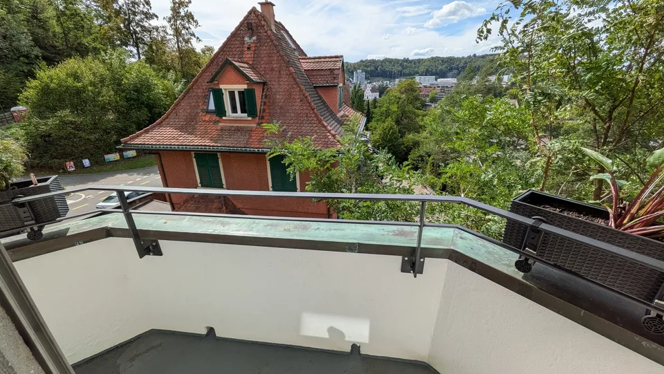 3 Zimmer Altbau Wohnung mit schöner Aussicht