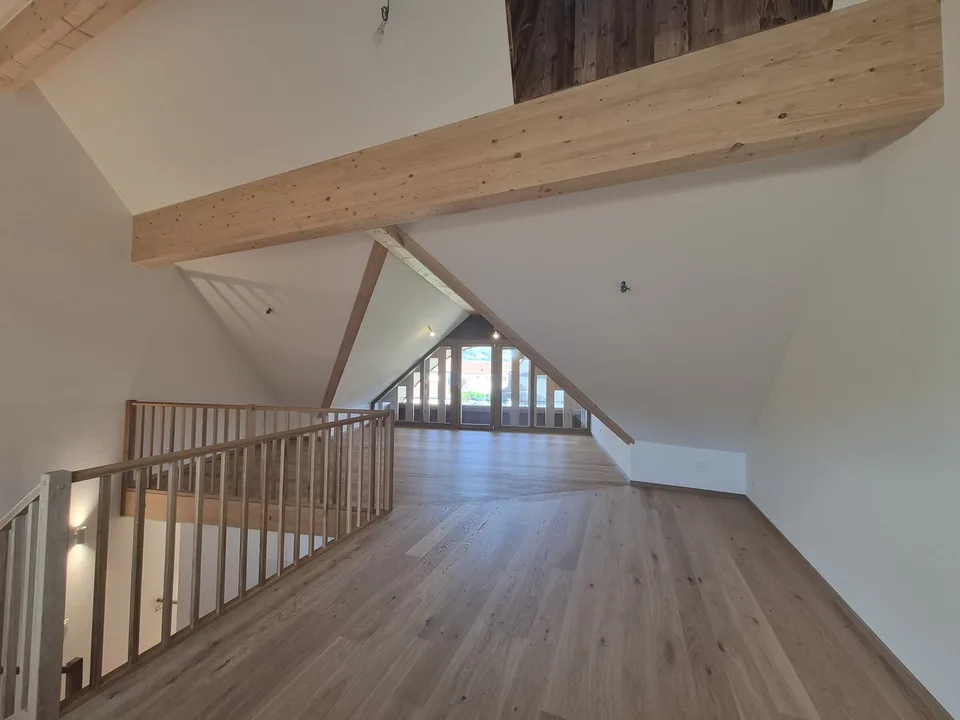 Duplex dans une ferme historique du 18ème siècle, exclusivement rénovée au moyen de matériaux nobles, au centre du village de Gumefens