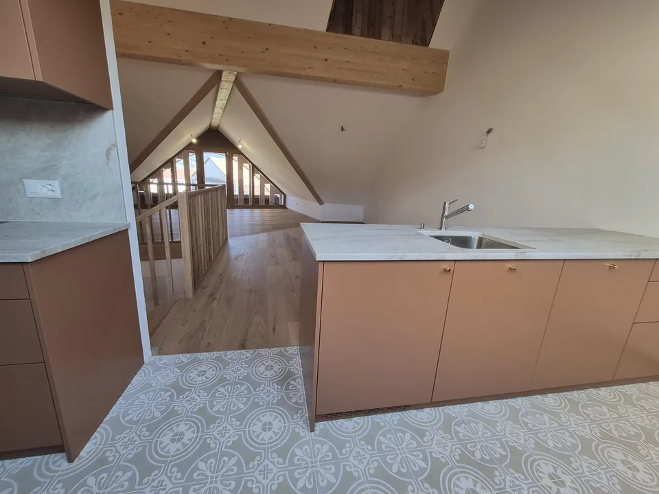Duplex dans une ferme historique du 18ème siècle, exclusivement rénovée au moyen de matériaux nobles, au centre du village de Gumefens