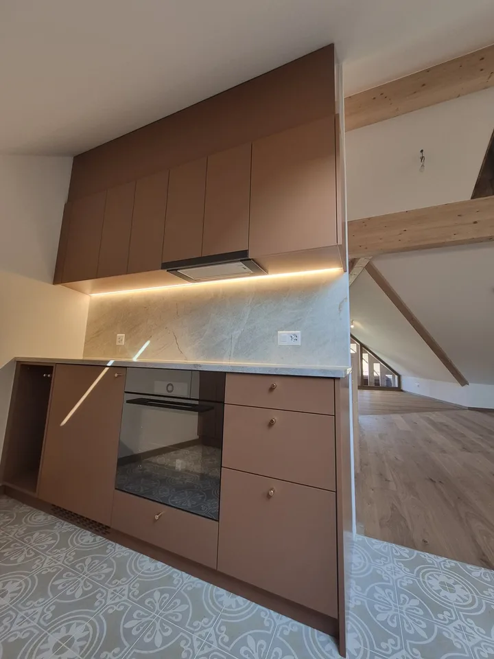 Duplex dans une ferme historique du 18ème siècle, exclusivement rénovée au moyen de matériaux nobles, au centre du village de Gumefens