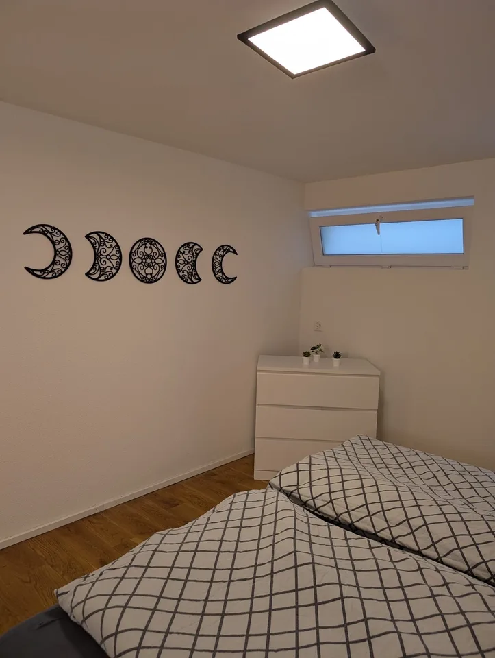 Hochwertig ausgebaute 3,5-Zimmer-Einliegerwohnung mit separatem Eingang, Echtholzböden & Miele-Küche