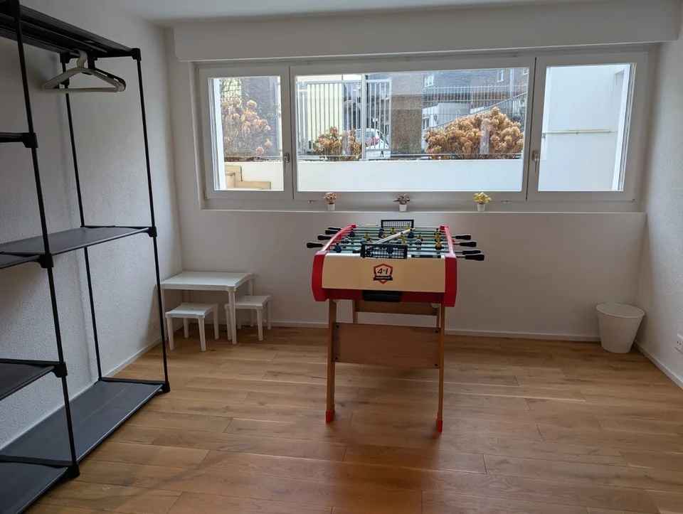 Hochwertig ausgebaute 3,5-Zimmer-Einliegerwohnung mit separatem Eingang, Echtholzböden & Miele-Küche