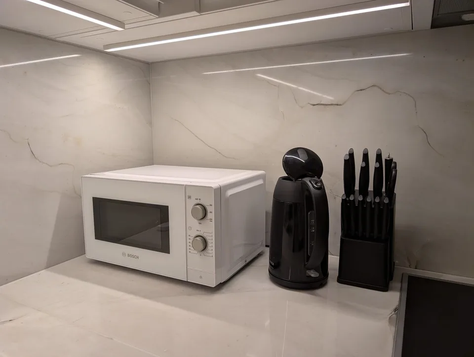 Hochwertig ausgebaute 3,5-Zimmer-Einliegerwohnung mit separatem Eingang, Echtholzböden & Miele-Küche