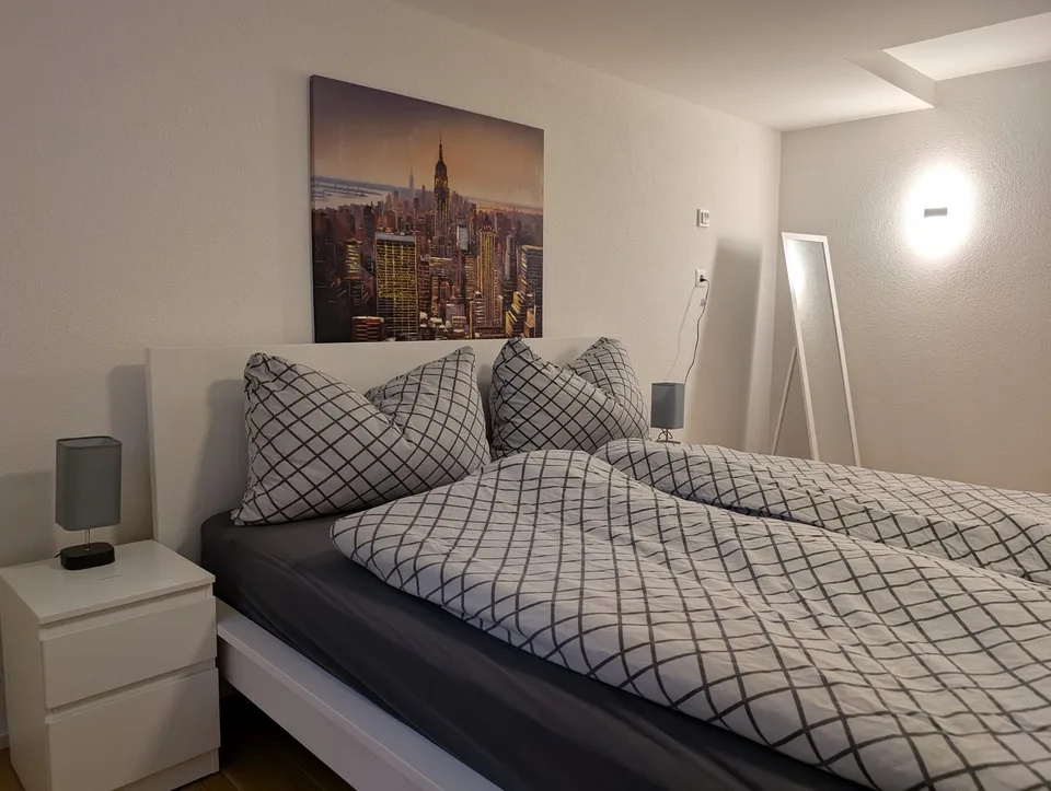 Hochwertig ausgebaute 3,5-Zimmer-Einliegerwohnung mit separatem Eingang, Echtholzböden & Miele-Küche