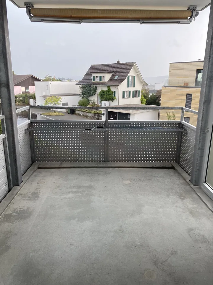 Helle 1.5-Zimmer- Wohnung mit grossem Balkon in ruhigen Lage