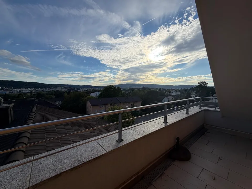 4.5 Zimmer Wohnung mit viel Sonnenlicht