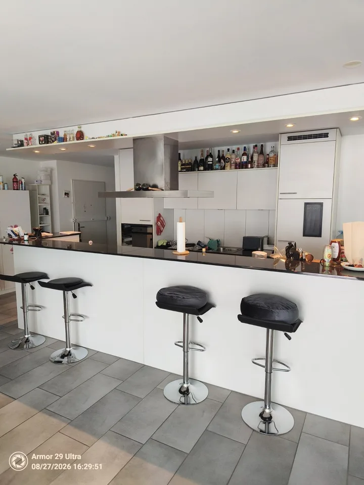 WG-Zimmer innerhalb einer grosszügigen 4½-Zimmer-Wohnung mit 175 m² Gesamtfläche