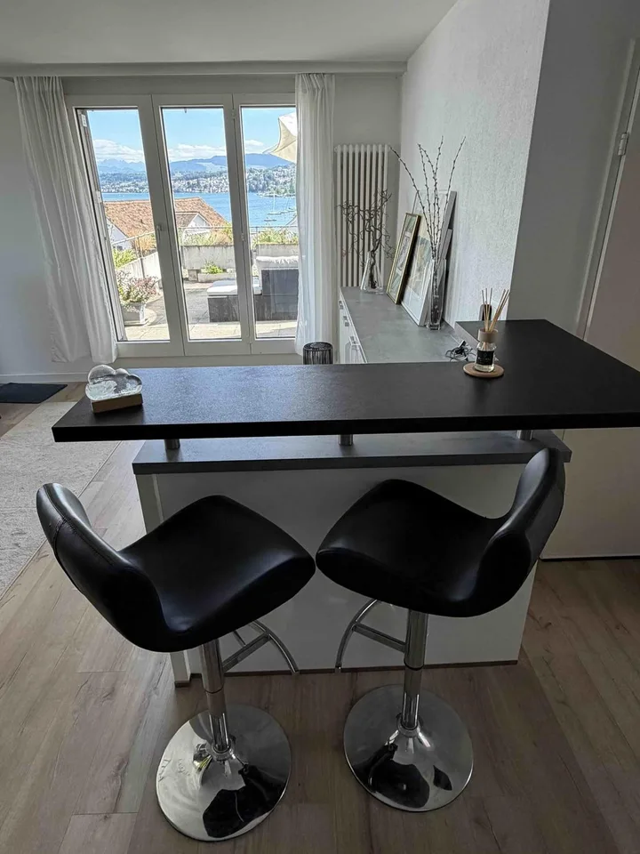 Attikawohnung mit 180 Grad toller See- und Fernsicht in die Berge in Oberrieden - 4.5 Zimmer