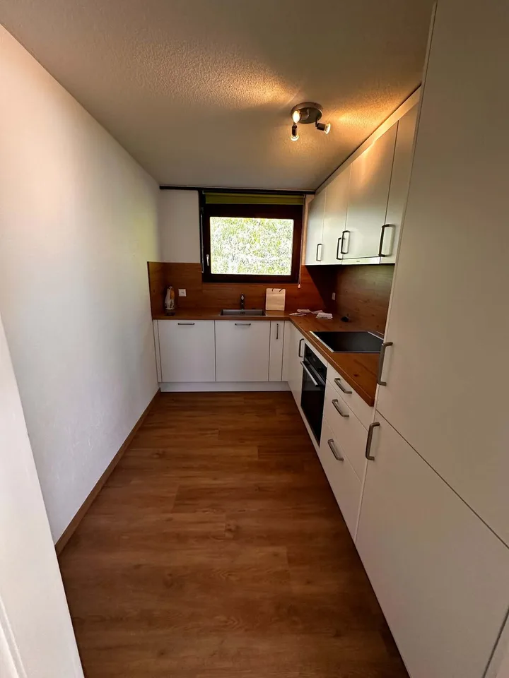 Titel: Traumhafte, grosszügige 4.5-Zimmer-Wohnung (97 m²) in Oberhofen am Thunersee mit grossem Balkon und Seesicht zu untervermieten