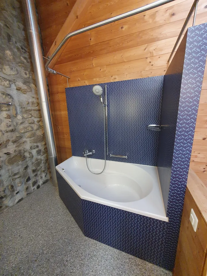 Charmante 2 Zimmer - Wohnung mit Cheminee Sitzplatz und Terasse
