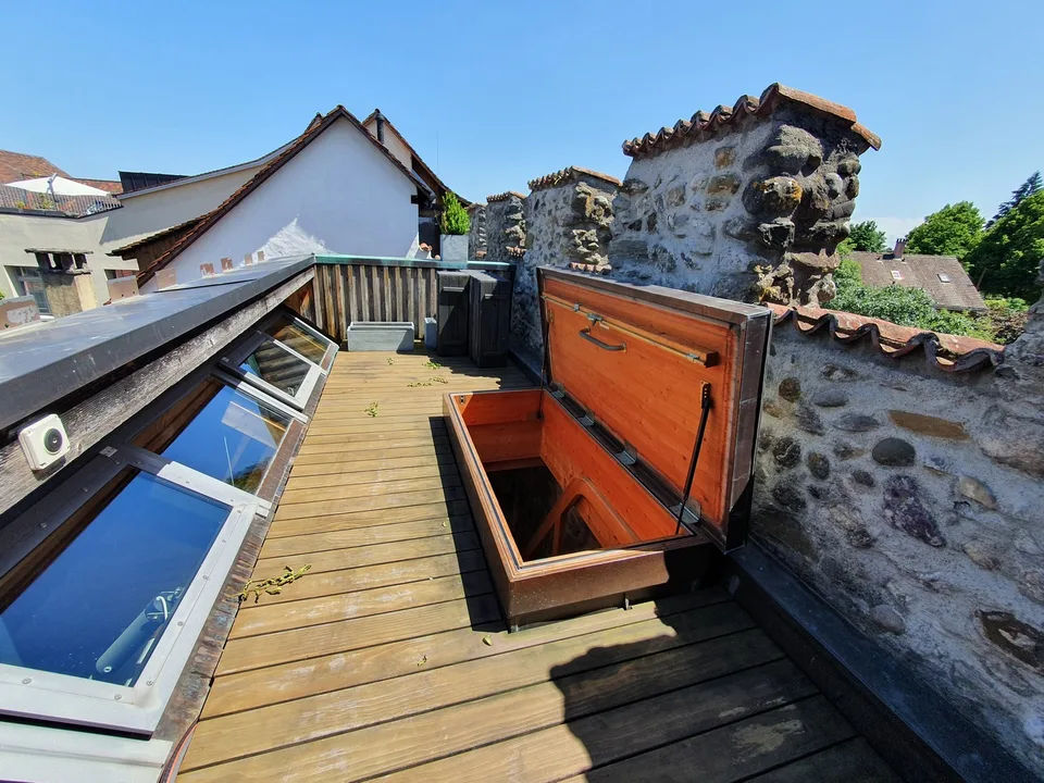 Charmante 2 Zimmer - Wohnung mit Cheminee Sitzplatz und Terasse