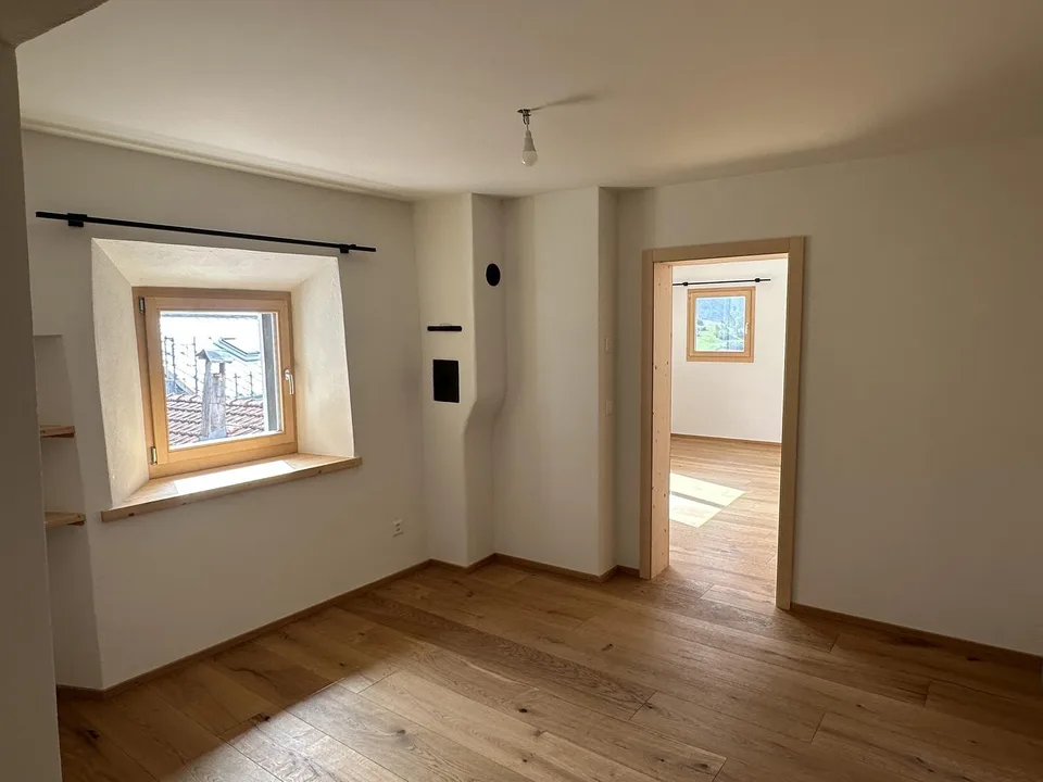 Erstbezug nach Sanierung– 4-Zimmer-Wohnung mit Wintergarten