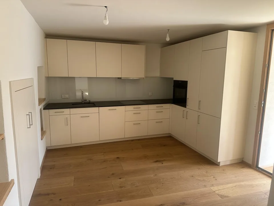 Erstbezug nach Sanierung– 4-Zimmer-Wohnung mit Wintergarten