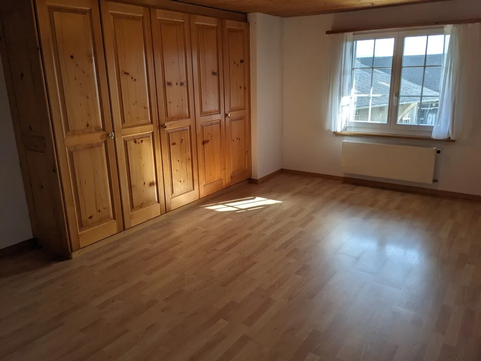 Schönes Zimmer im Grünen, viel Wohnfläche
