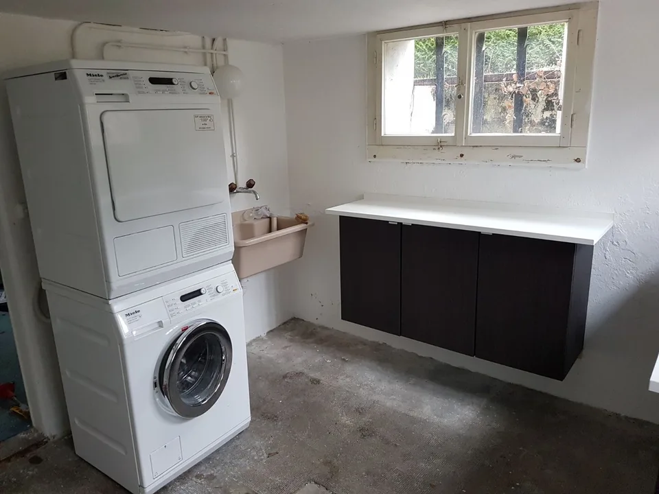 Chambre meublée dans une grande villa avec jardin et potager