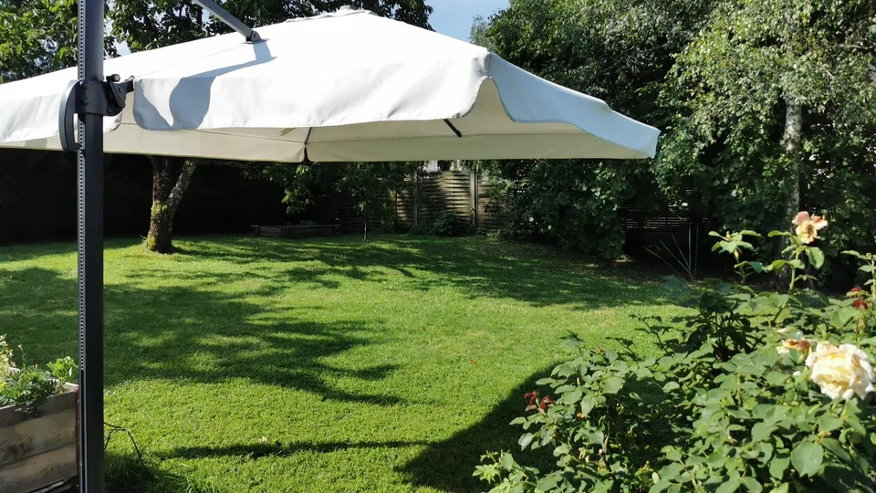 Chambre meublée dans une grande villa avec jardin et potager