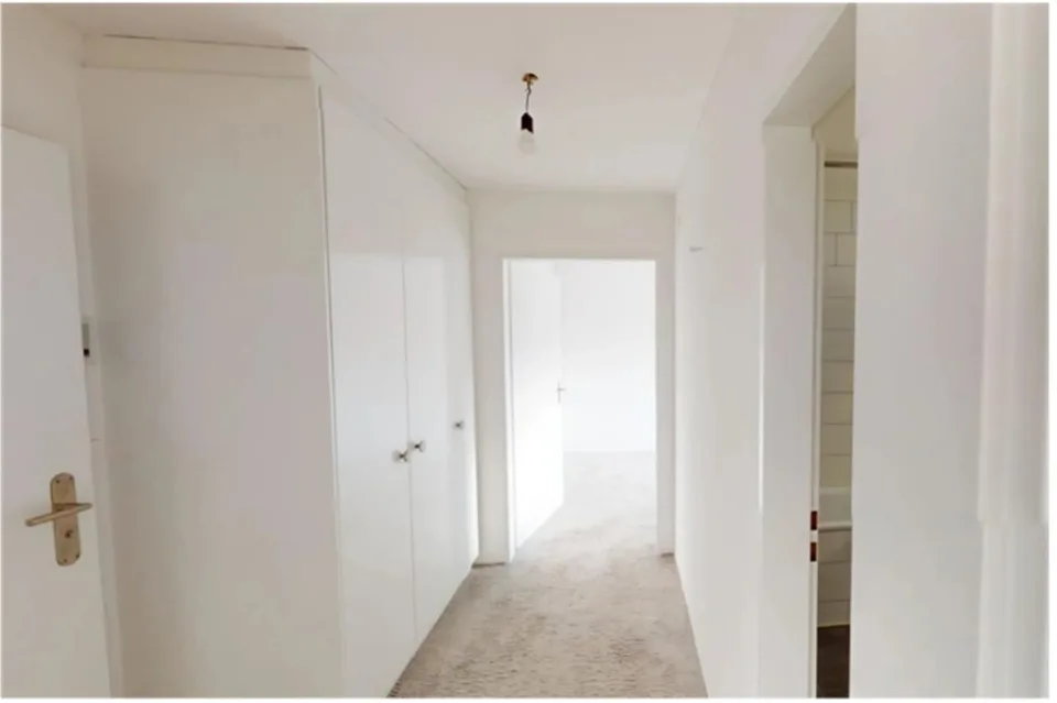 Bright 2.5-room apartment with sunny balcony and modern kitchen in Effretikon