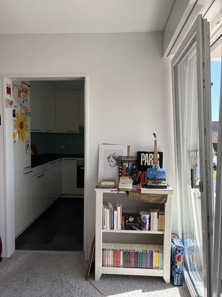 Bright 2.5-room apartment with sunny balcony and modern kitchen in Effretikon