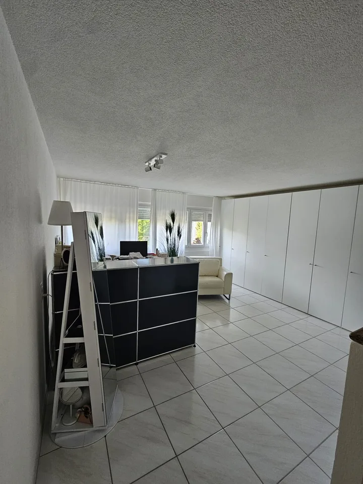 Spezielle 4 Zimmer Maisonette Wohnung mit Pool