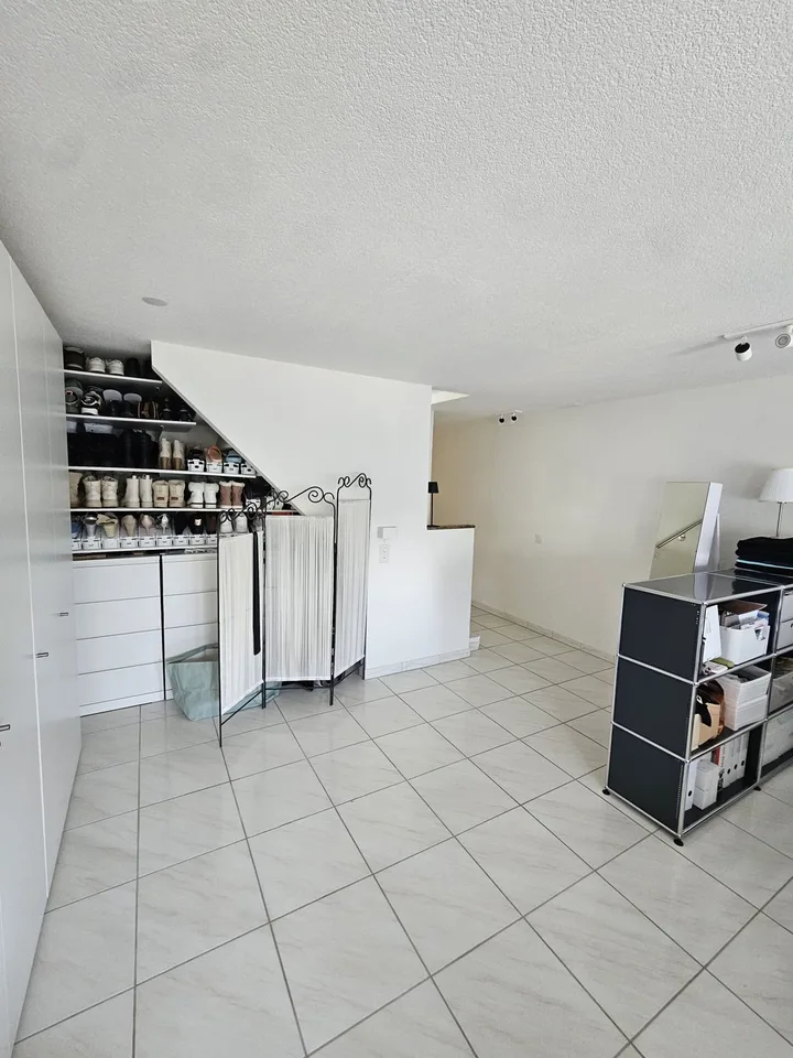 Spezielle 4 Zimmer Maisonette Wohnung mit Pool