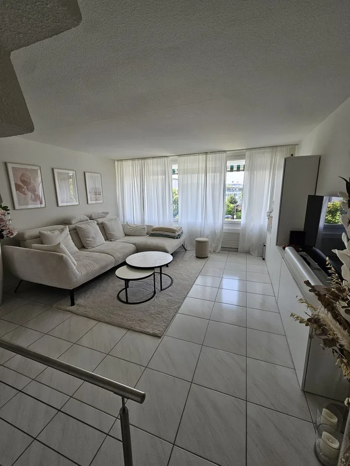 Spezielle 4 Zimmer Maisonette Wohnung mit Pool