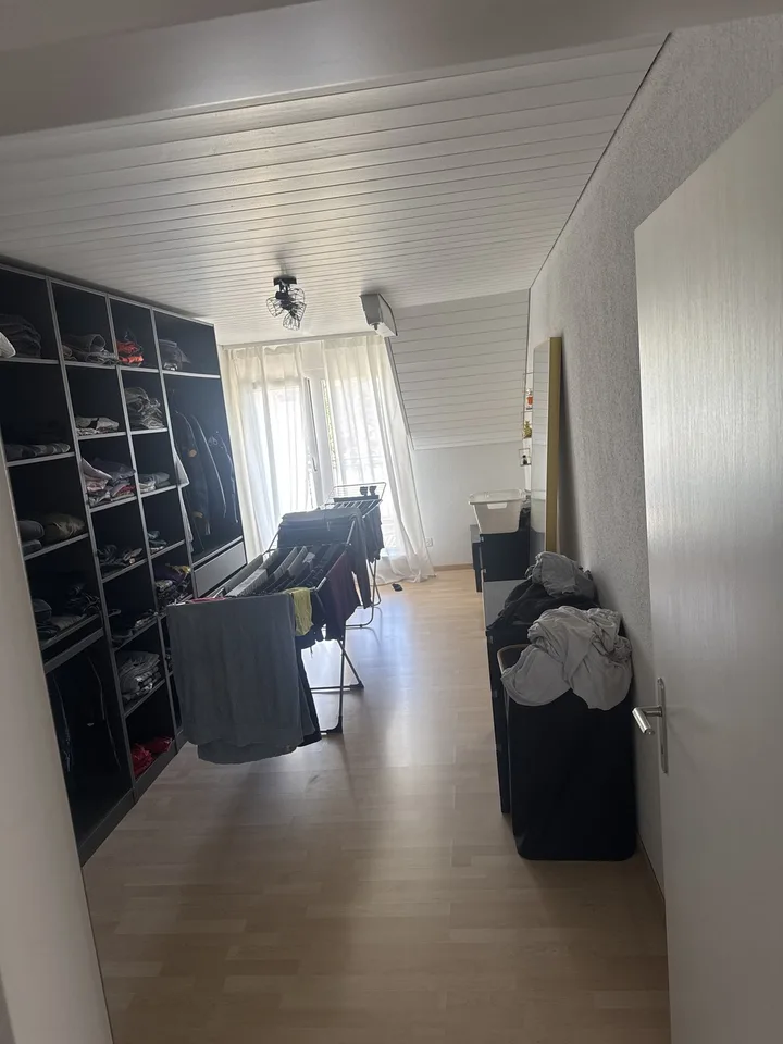 Lichtdurchflutete 4,5-Zimmer-Dachwohnung mit zwei Balkonen und viel Plat