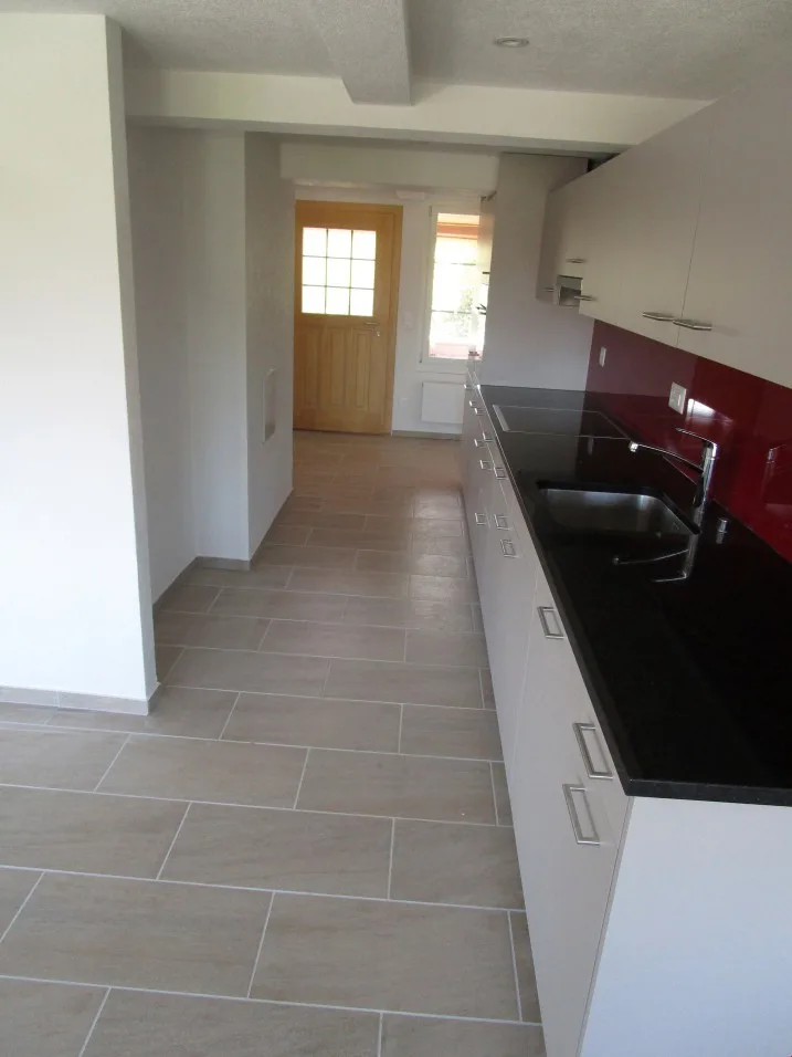 Hochwertig sanierte 3.5-Zimmer-Wohnung mit Bergsicht und Aussenbereich