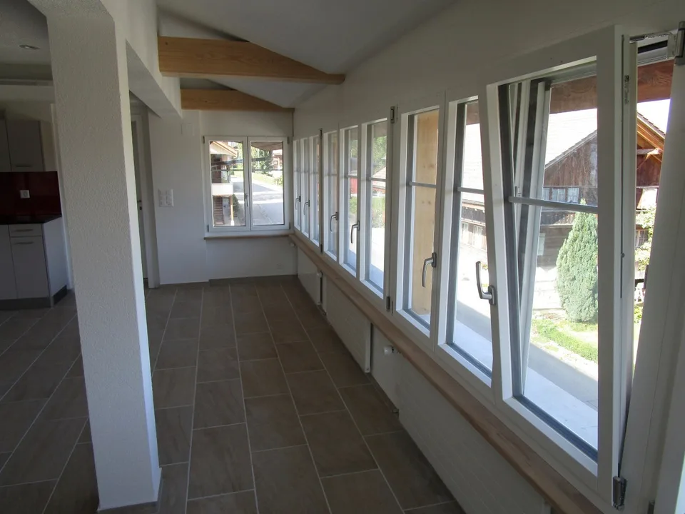 Hochwertig sanierte 3.5-Zimmer-Wohnung mit Bergsicht und Aussenbereich